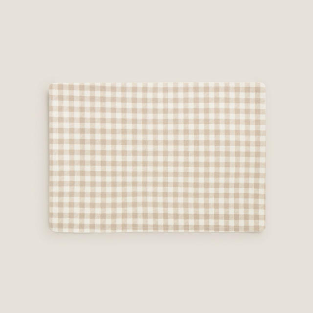 Индивидуални подложки за хранене Juam